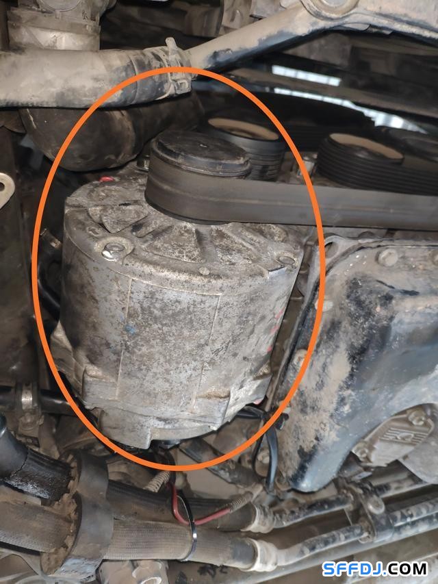 30萬公里的大眾輝騰發(fā)電機損壞，維修師傅：拆到懷疑人生