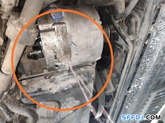 30萬公里的大眾輝騰發(fā)電機損壞，維修師傅：拆到懷疑人生