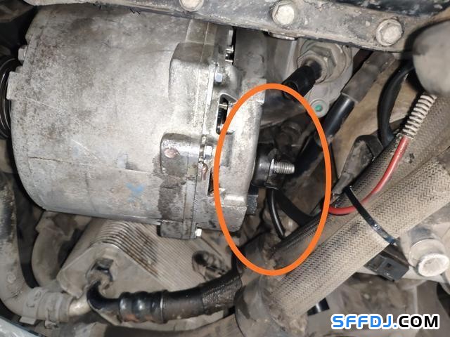 30萬公里的大眾輝騰發(fā)電機損壞，維修師傅：拆到懷疑人生