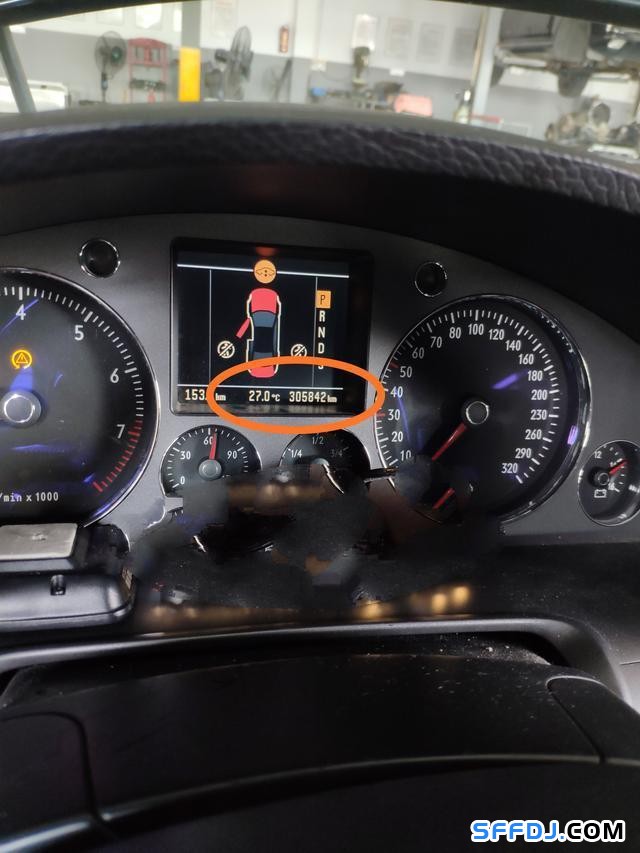 30萬公里的大眾輝騰發(fā)電機損壞，維修師傅：拆到懷疑人生