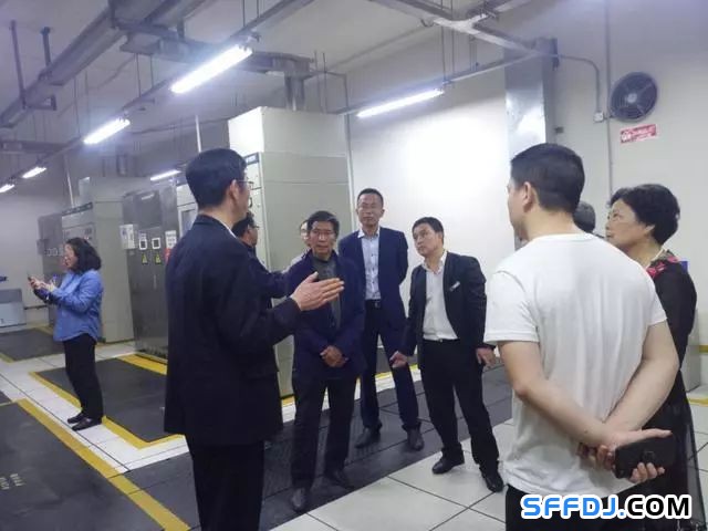 花果園物業(yè)開展"設備機房開放日"活動： 業(yè)主走進"機房重地"