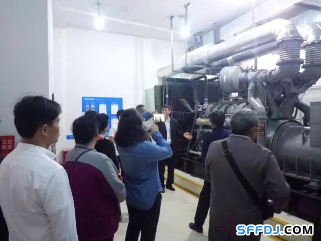 花果園物業(yè)開展"設備機房開放日"活動： 業(yè)主走進"機房重地"