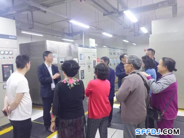 花果園物業(yè)開展"設備機房開放日"活動： 業(yè)主走進"機房重地"