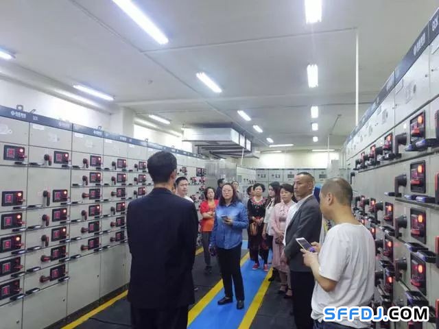 花果園物業(yè)開展"設備機房開放日"活動： 業(yè)主走進"機房重地"